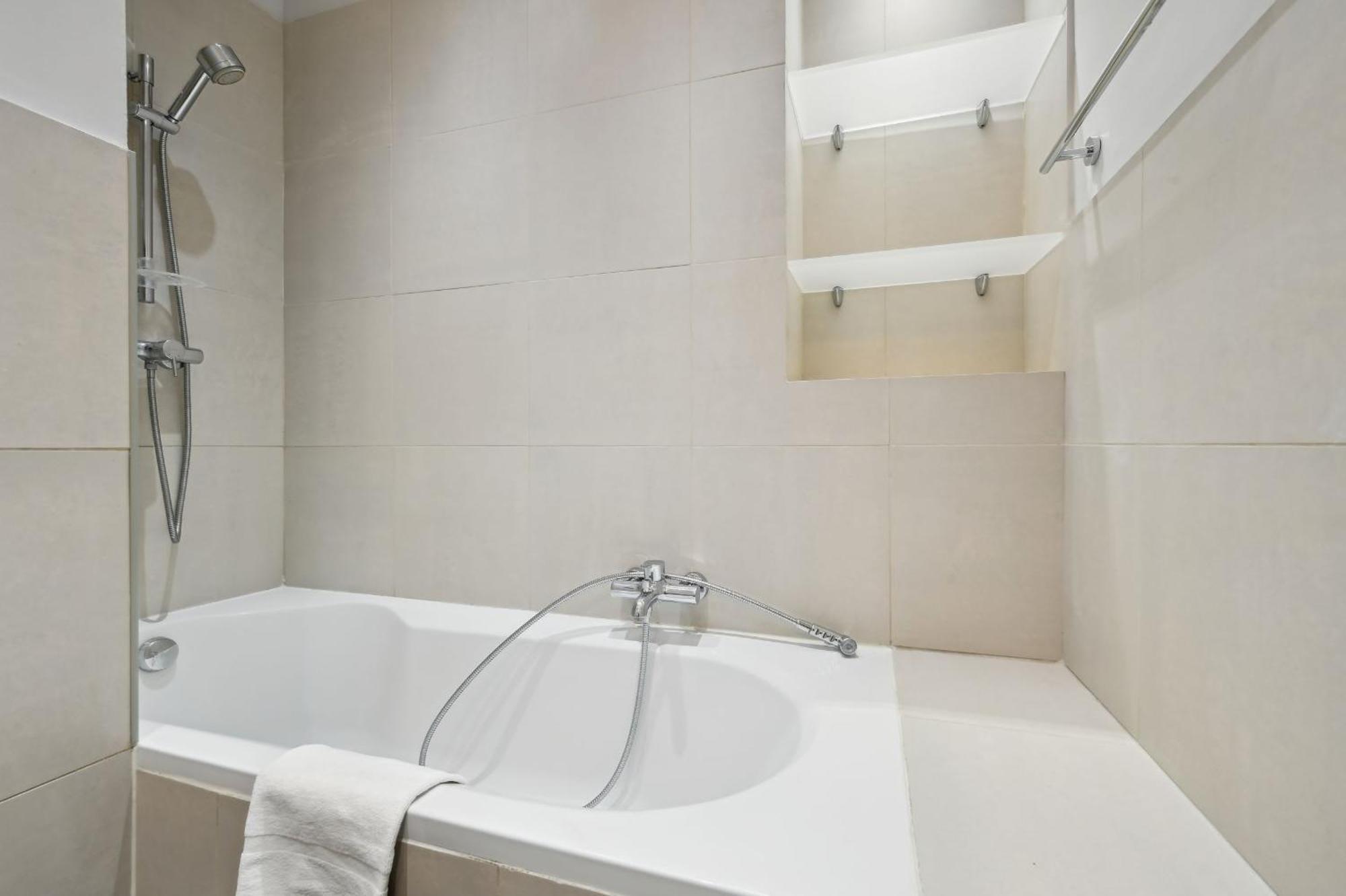 Champs-Elysees & Arc De Triomphe - Cityapartmentstay París Exterior foto