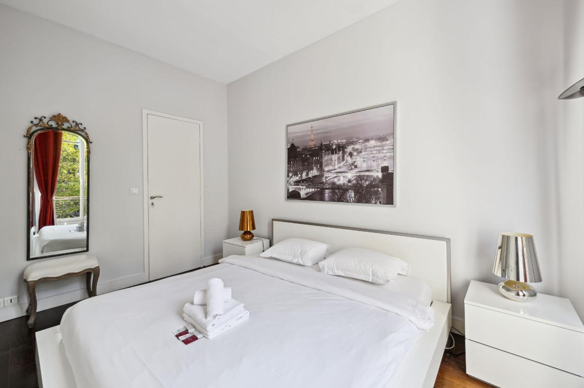 Champs-Elysees & Arc De Triomphe - Cityapartmentstay París Exterior foto